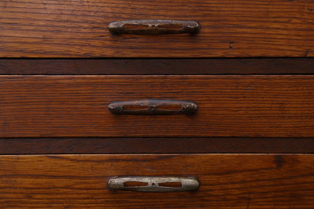 アンティーク家具　和製アンティーク　取っ手がおしゃれな7段の小引き出し