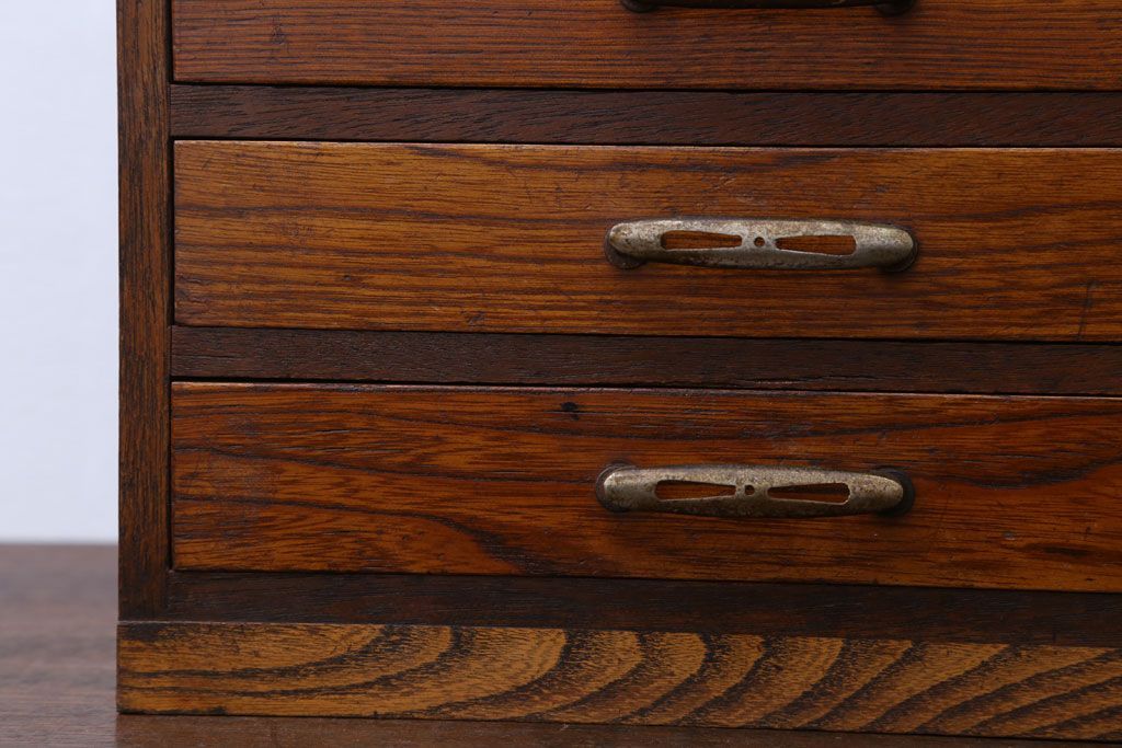 アンティーク家具　和製アンティーク　取っ手がおしゃれな7段の小引き出し