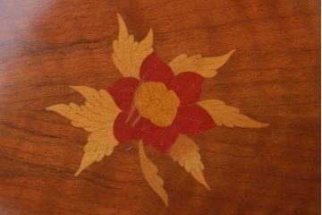 中古　イタリア製 おしゃれなデザインのサイドテーブル