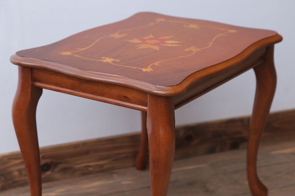 中古　イタリア製 おしゃれなデザインのサイドテーブル