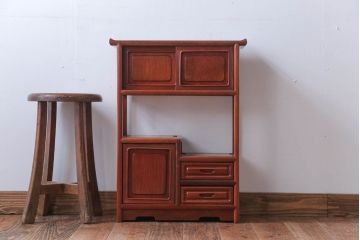 中古　民芸家具　小ぶりな唐木の飾り棚(茶棚)