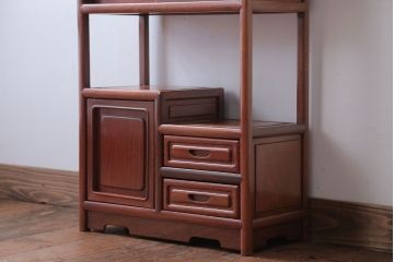 中古　民芸家具　小ぶりな唐木の飾り棚(茶棚)