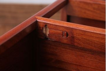 中古　民芸家具　小ぶりな唐木の飾り棚(茶棚)