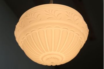 中古　アンティーク調　白いブラケットがかわいいおしゃれな電笠天井照明