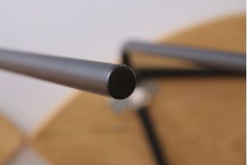 アンティーク家具　天板無垢材のバッグホルダー付きドーナツ型テーブル(4台セット、丸テーブル、円テーブル、鉄脚テーブル)