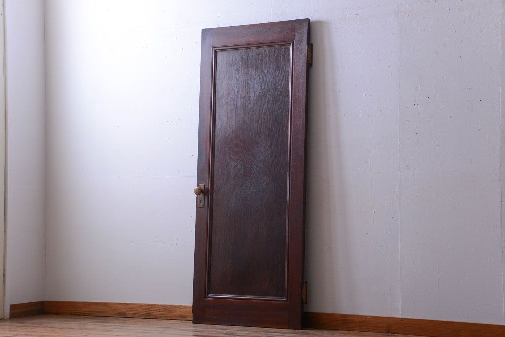 和製アンティーク　シックな深い色合いのドア
