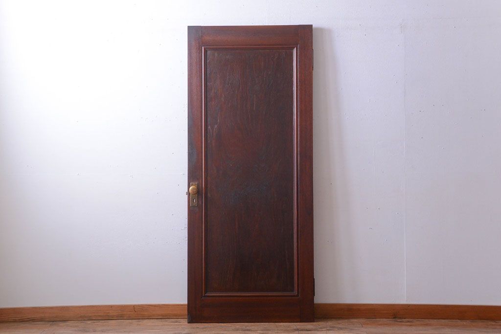 和製アンティーク　シックな深い色合いのドア
