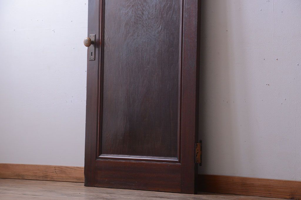 和製アンティーク　シックな深い色合いのドア