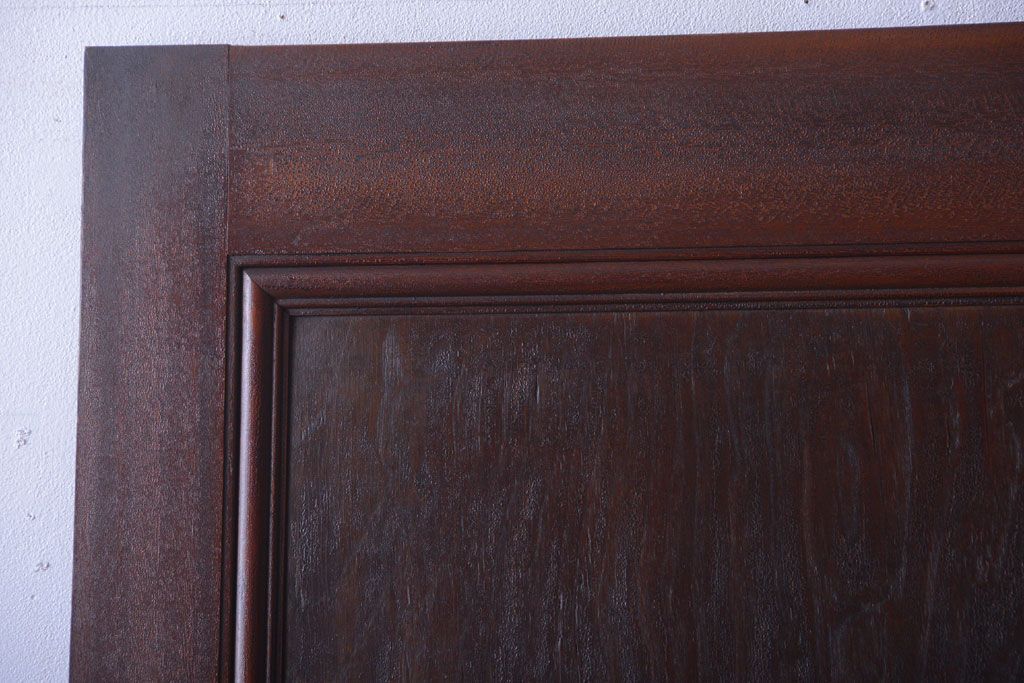 和製アンティーク　シックな深い色合いのドア