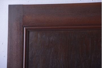 和製アンティーク　シックな深い色合いのドア