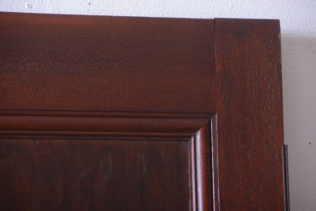 和製アンティーク　シックな深い色合いのドア