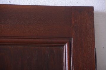 和製アンティーク　シックな深い色合いのドア