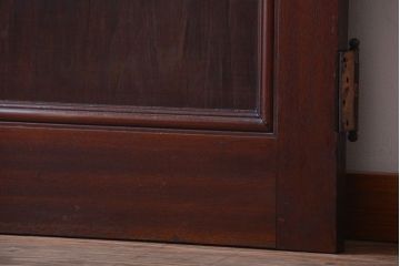 和製アンティーク　シックな深い色合いのドア