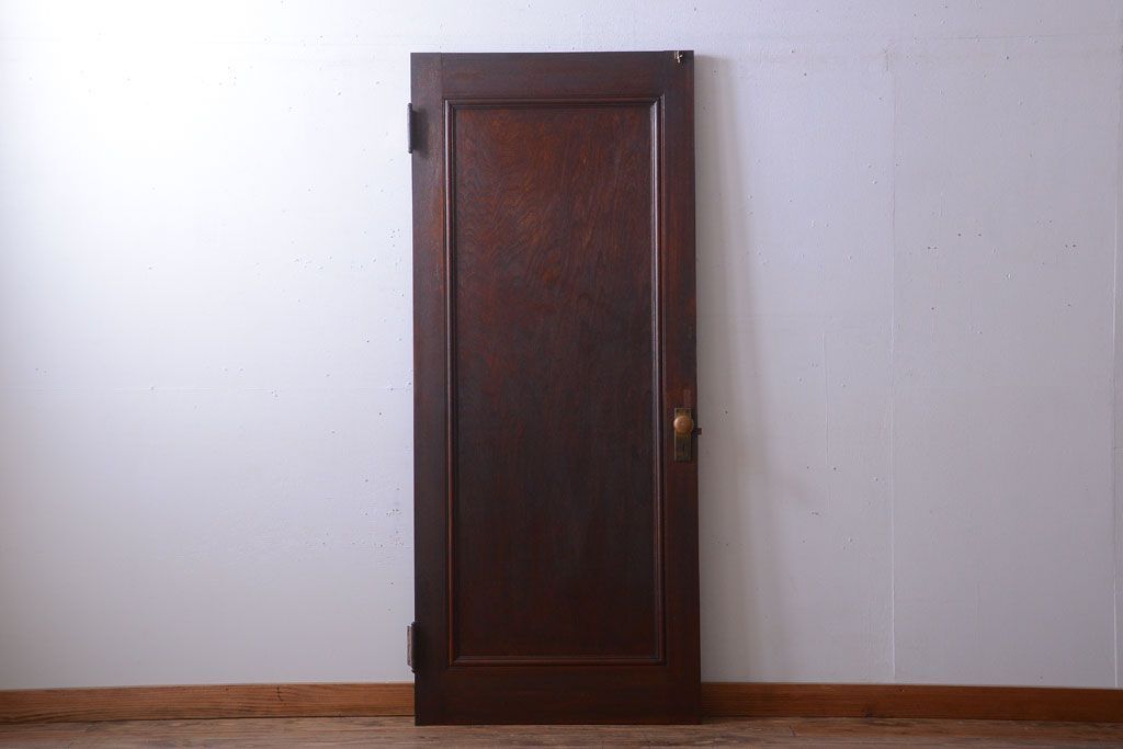 和製アンティーク　シックな深い色合いのドア