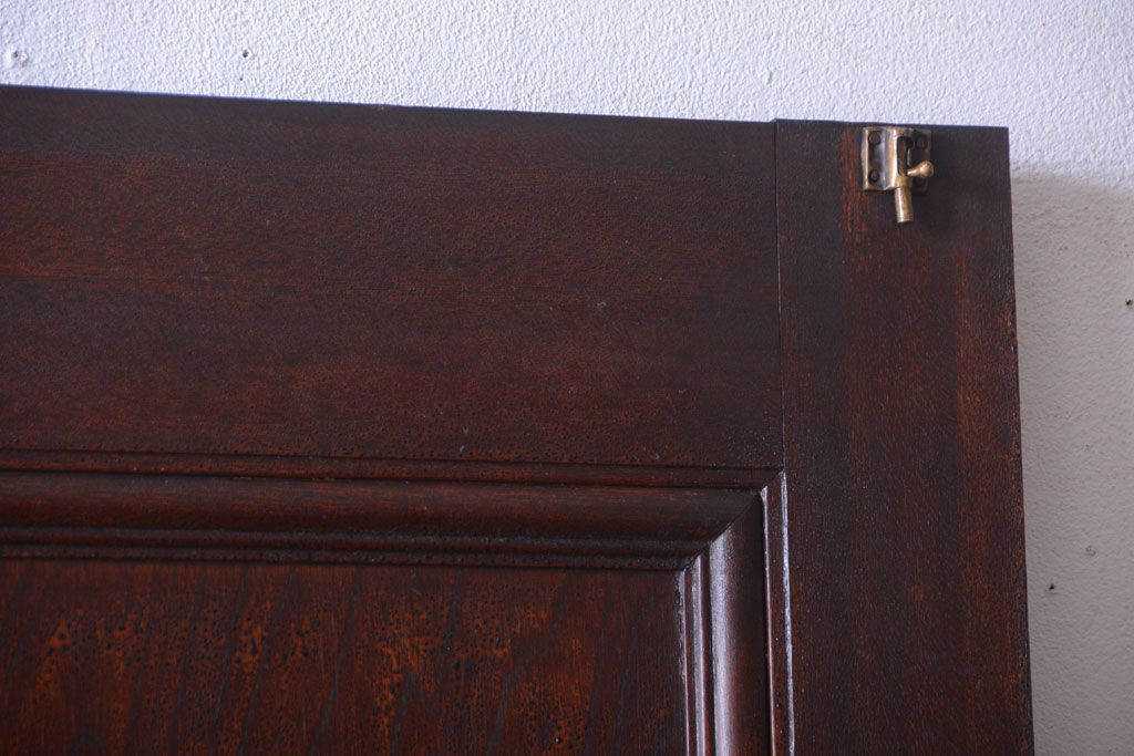 和製アンティーク　シックな深い色合いのドア