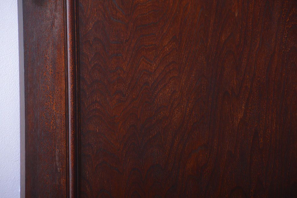 和製アンティーク　シックな深い色合いのドア
