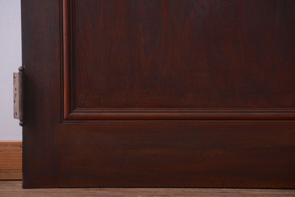 和製アンティーク　シックな深い色合いのドア