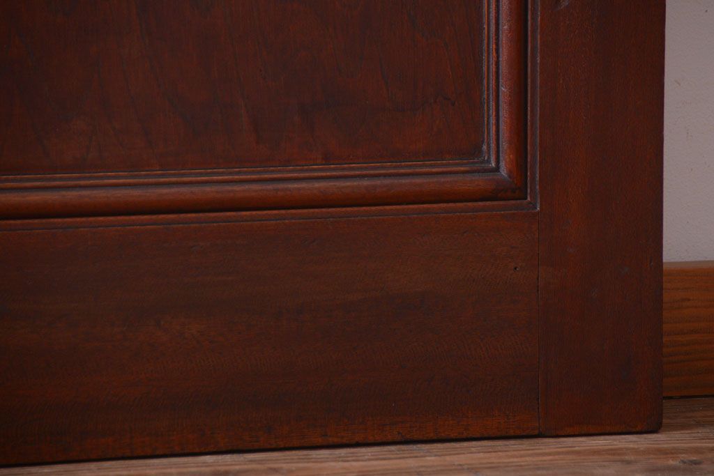 和製アンティーク　シックな深い色合いのドア