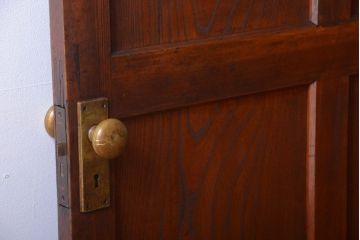 古民具・骨董　重厚な太い框の高級アンティークドア