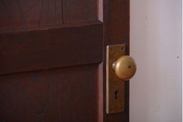 古民具・骨董　重厚な太い框の高級アンティークドア