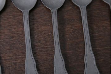 アンティーク雑貨　アンティーク調　シックでおしゃれな壁掛けスプーンホルダー(カトラリーオブジェ)