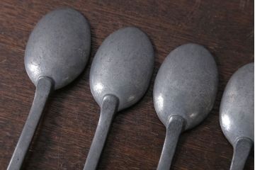 アンティーク雑貨　アンティーク調　シックでおしゃれな壁掛けスプーンホルダー(カトラリーオブジェ)