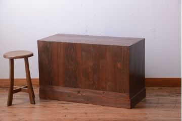 アンティーク家具　アンティーク　前面栗材の古いローチェスト(ローボード)