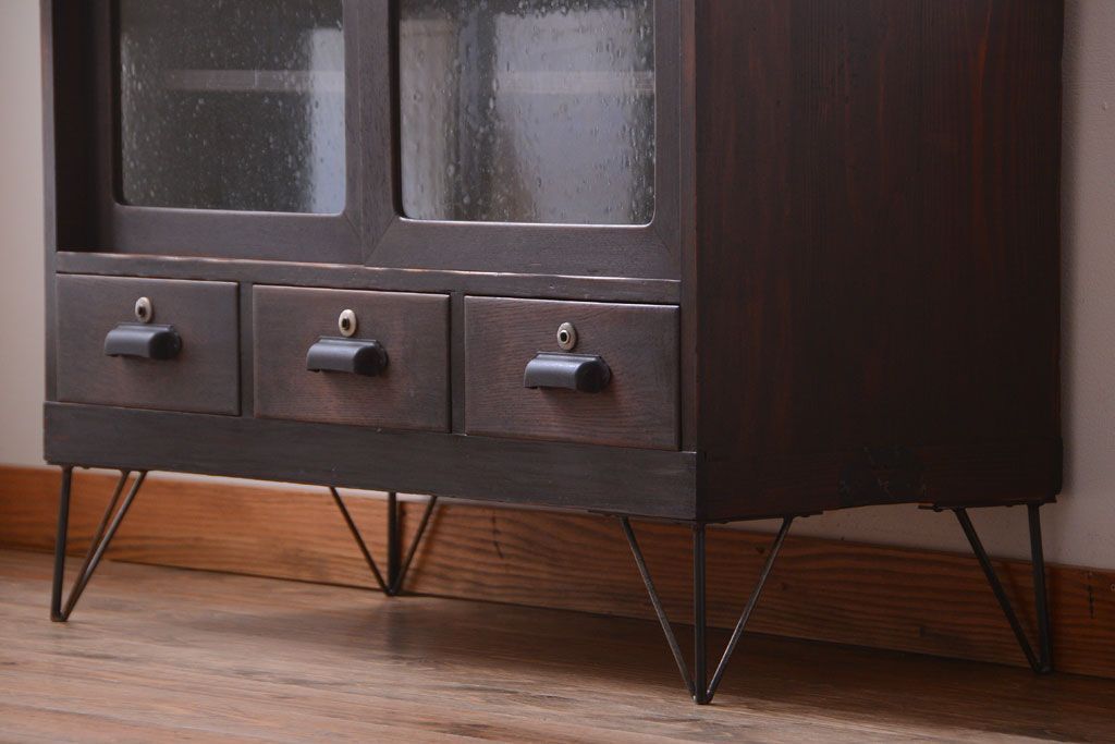 アンティーク家具　アンティーク　気泡ガラス入り鉄脚ローボード