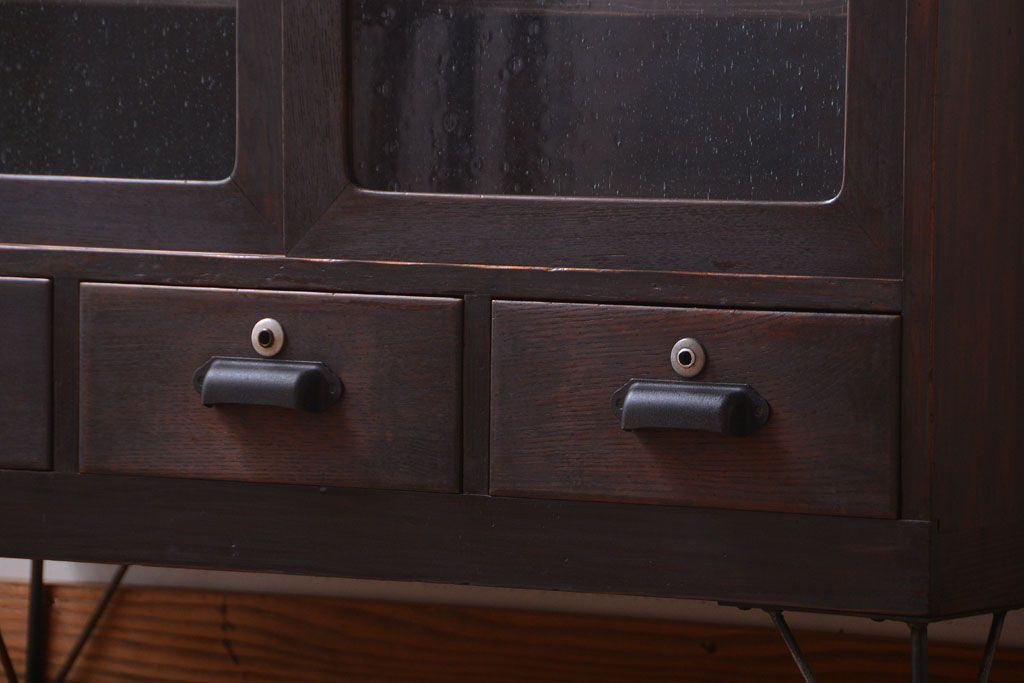 アンティーク家具　アンティーク　気泡ガラス入り鉄脚ローボード