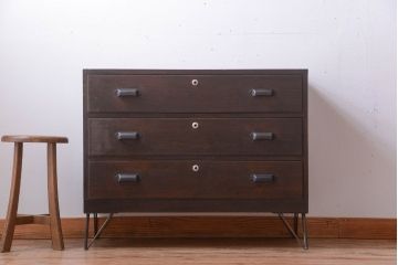 アンティーク家具　アンティーク　前面栗材の鉄脚付きローチェスト(ローボード)