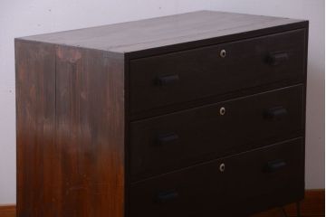 アンティーク家具　アンティーク　前面栗材の鉄脚付きローチェスト(ローボード)