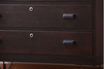 アンティーク家具　アンティーク　前面栗材の鉄脚付きローチェスト(ローボード)