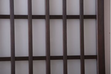 アンティーク　格子デザインがおしゃれなフィックス窓(明り取り・スリット窓)(1)