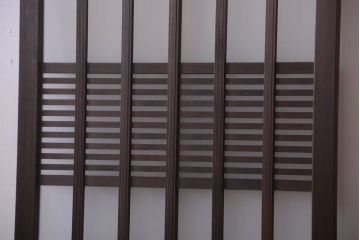 アンティーク　格子デザインがおしゃれなフィックス窓(明り取り・スリット窓)(1)