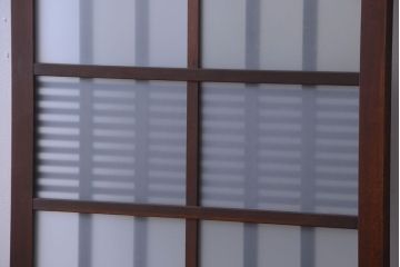 アンティーク　格子デザインがおしゃれなフィックス窓(明り取り・スリット窓)(1)