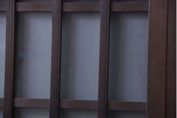 アンティーク　背のたかい格子デザインが和風なガラス戸2枚セット