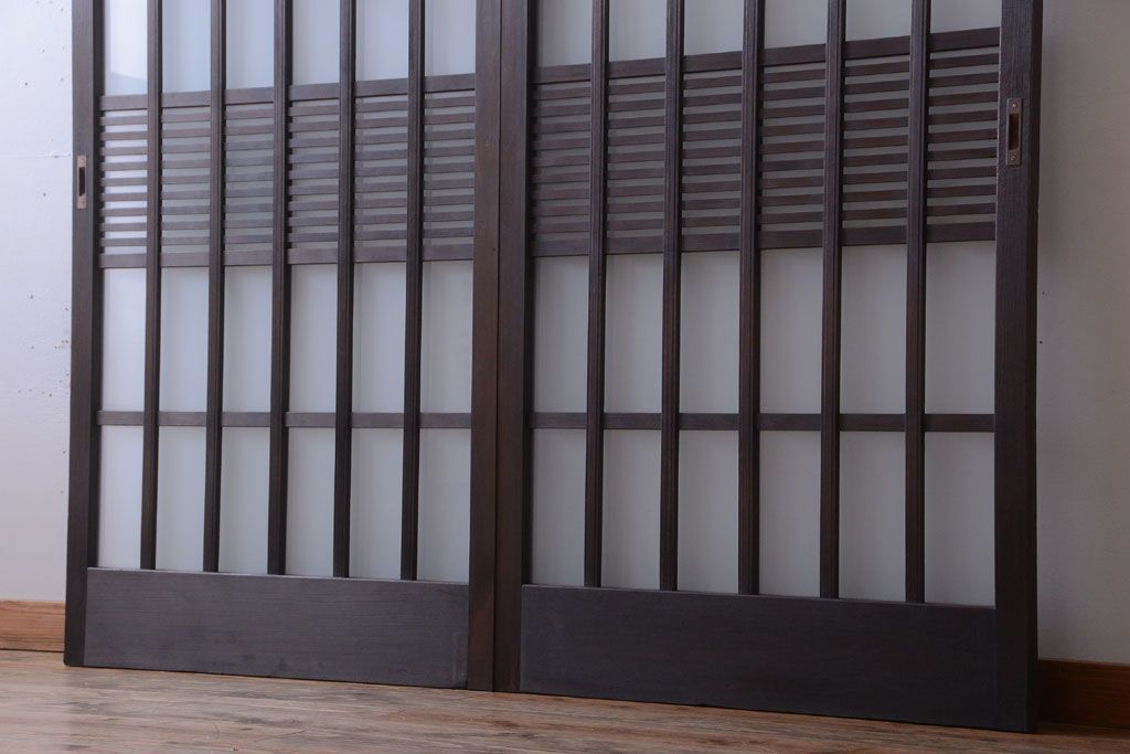 アンティーク　背のたかい格子デザインが和風なガラス戸2枚セット