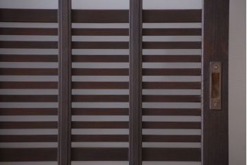 アンティーク　背のたかい格子デザインが和風なガラス戸2枚セット