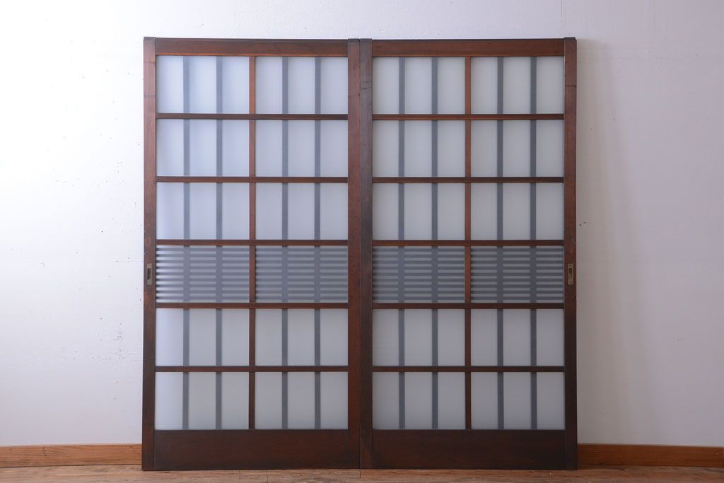 アンティーク　背のたかい格子デザインが和風なガラス戸2枚セット