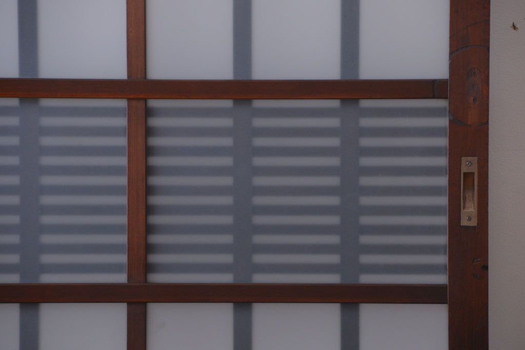 アンティーク　背のたかい格子デザインが和風なガラス戸2枚セット