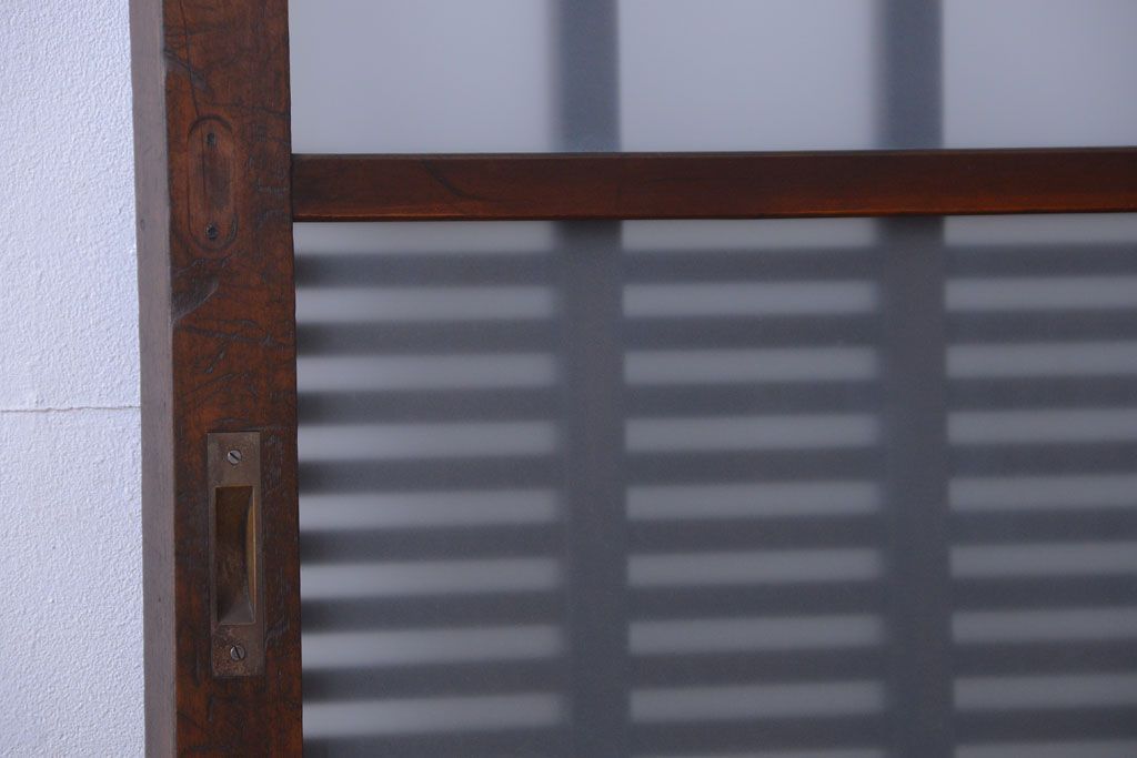 アンティーク　背のたかい格子デザインが和風なガラス戸2枚セット