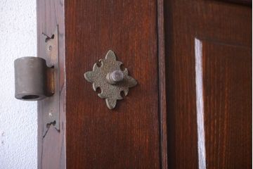 古民具・骨董　両開き　一枚板が美しい総欅材の高級アンティーク門扉一対