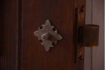 古民具・骨董　両開き　一枚板が美しい総欅材の高級アンティーク門扉一対