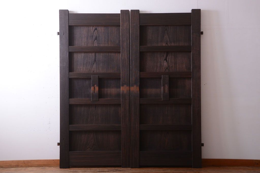 古民具・骨董　両開き　一枚板が美しい総欅材の高級アンティーク門扉一対