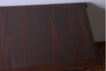 アンティーク家具　和製アンティーク　モールガラス入り引き戸の鉄脚付き収納棚