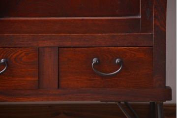 アンティーク家具　和製アンティーク　モールガラス入り引き戸の鉄脚付き収納棚