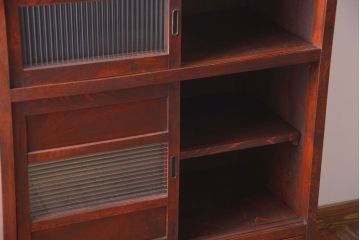 アンティーク家具　和製アンティーク　モールガラス入り引き戸の鉄脚付き収納棚