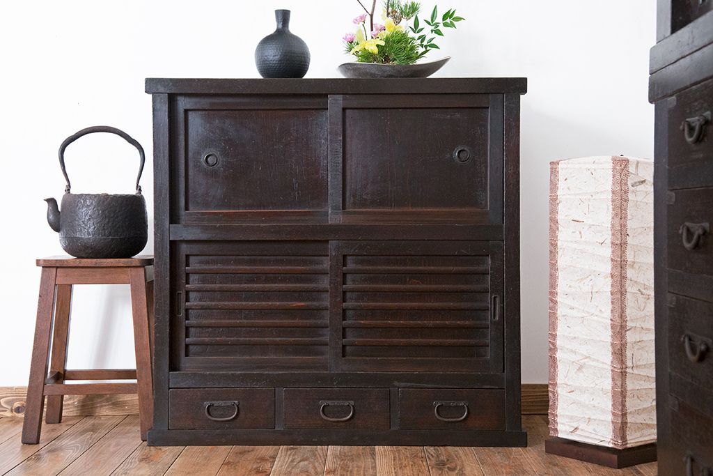 アンティーク家具　古民具・骨董　横桟引き戸の時代戸棚(水屋箪笥)