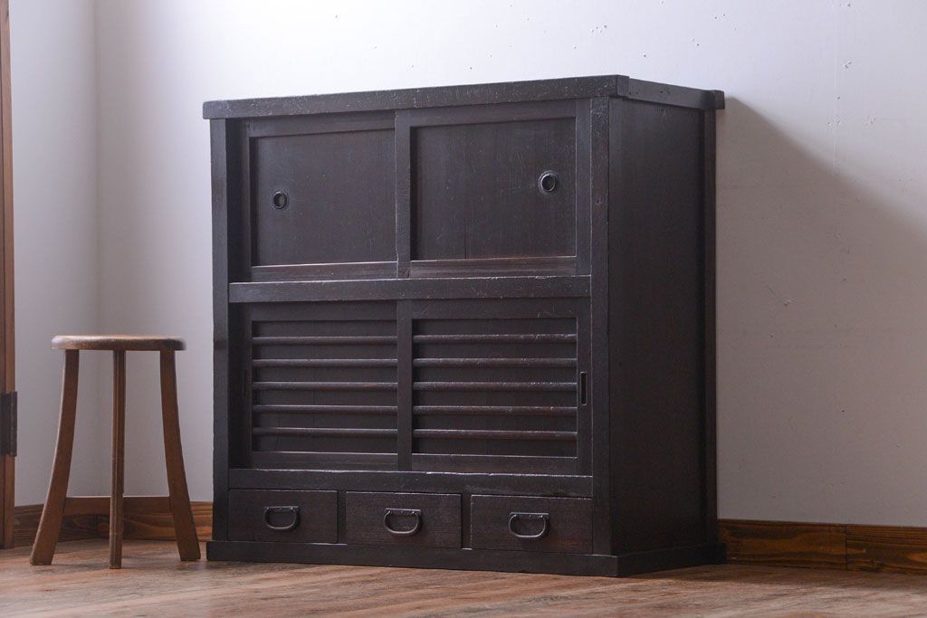 アンティーク家具　古民具・骨董　横桟引き戸の時代戸棚(水屋箪笥)