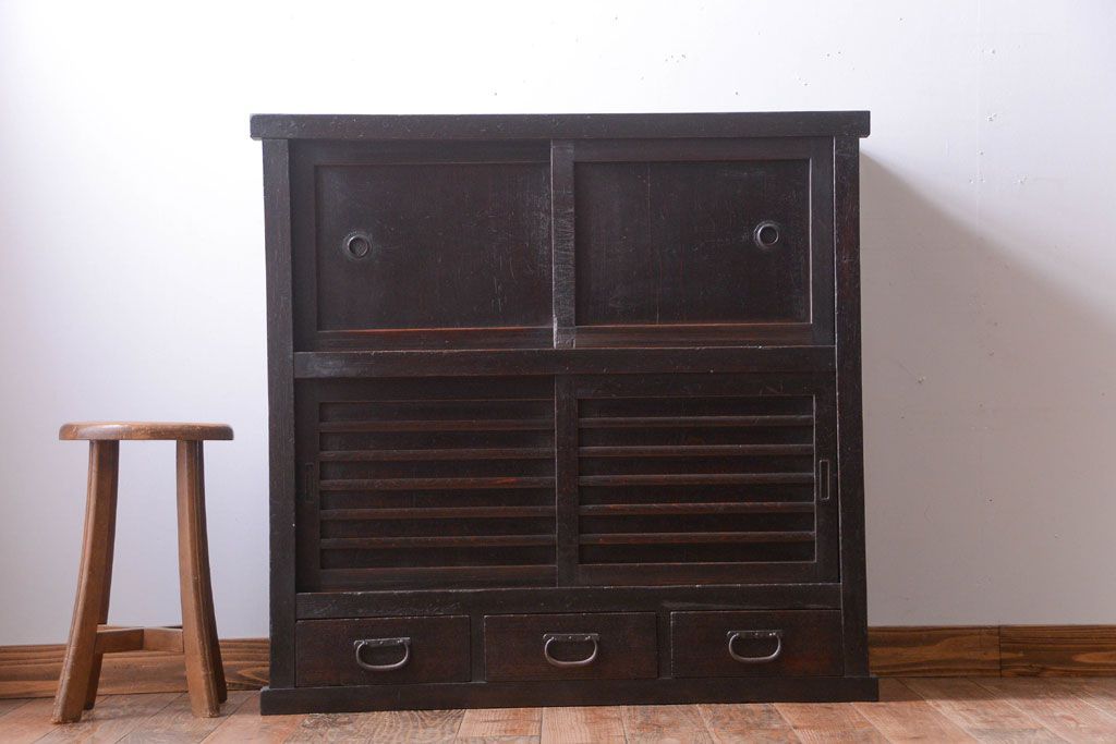 アンティーク家具　古民具・骨董　横桟引き戸の時代戸棚(水屋箪笥)